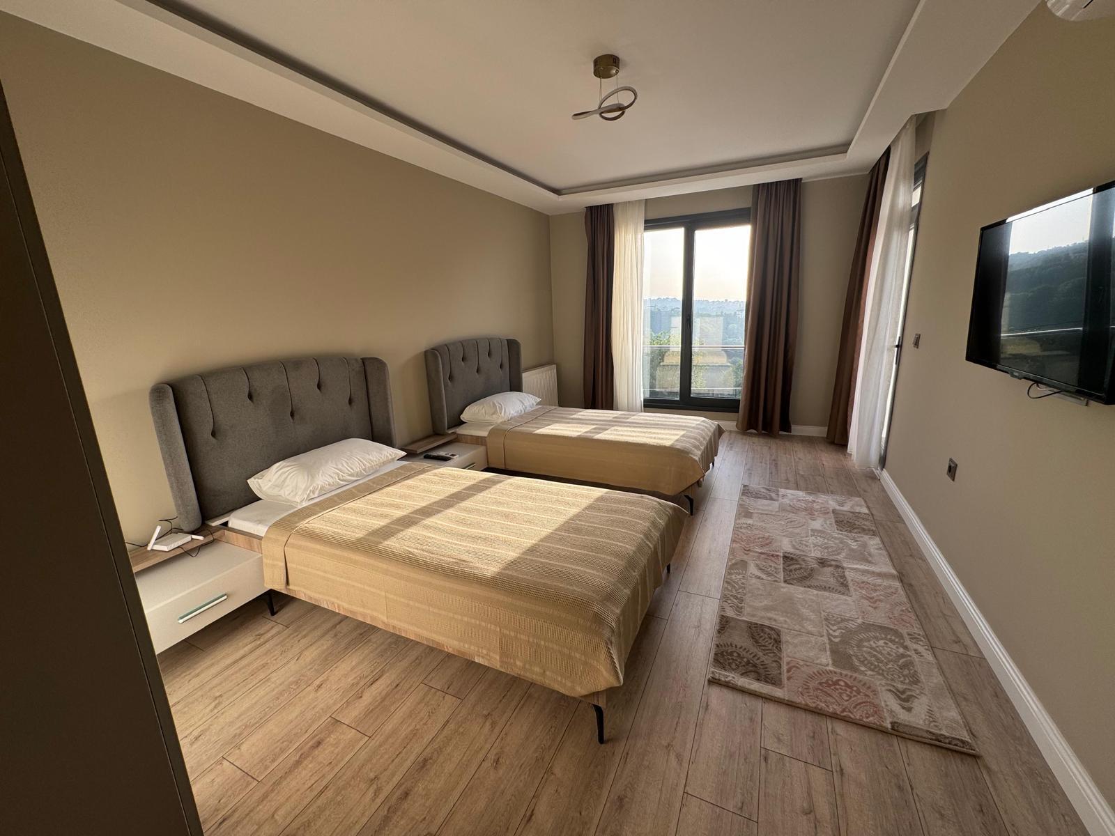 ARAKLI HÜRRİYET MAHALLESİNDE HAVUZLU LÜKS SATILIK VİLLALAR